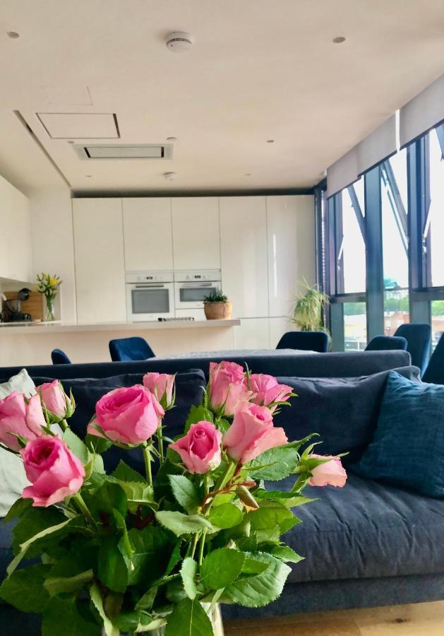 Luxury 2 Bedroom Apartment 20 Min From Central London Exterior photo