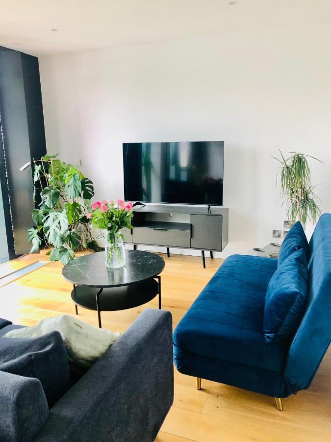 Luxury 2 Bedroom Apartment 20 Min From Central London Exterior photo