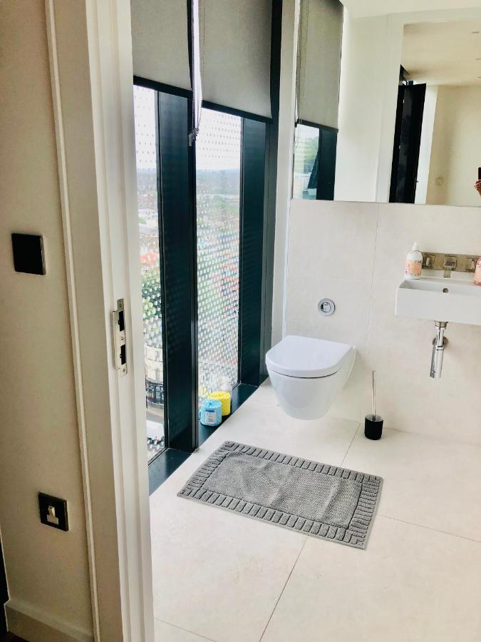 Luxury 2 Bedroom Apartment 20 Min From Central London Exterior photo